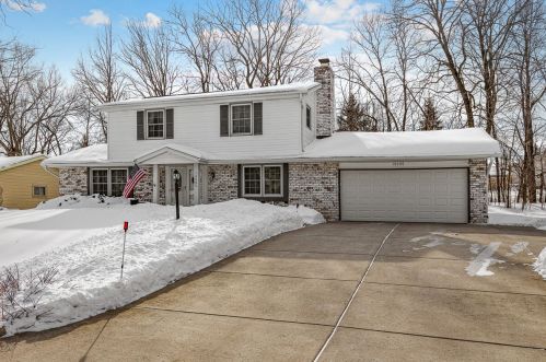 13395 Wilbur Dr, Waukesha, WI 53151-5351