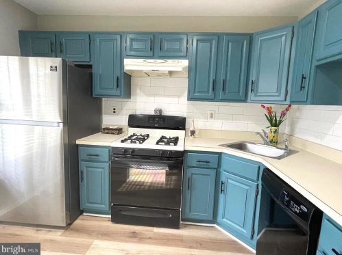 33 Sycamore Ct, Trenton NJ  08648-4832 exterior