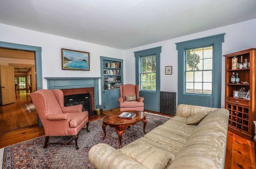 7 Carriage Rd, Amherst NH  03031-2933 exterior