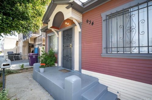 934 Washington Pl, Long Beach CA  90813-6618 exterior