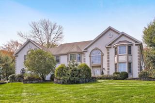 3 Coyle Trl, Martinsville, NJ 08836-2269