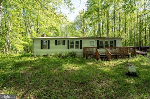 2330 Warrenton Rd, Fredericksburg, VA 22406-4833