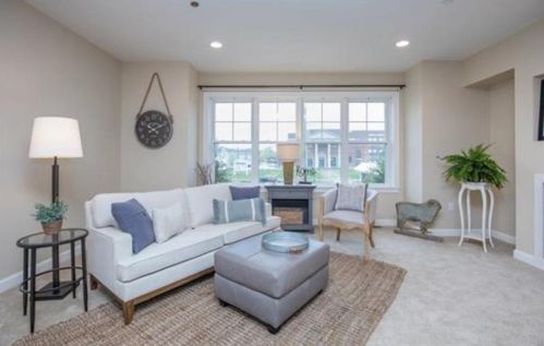 9 Lake St, Nashua NH  03060-6472 exterior