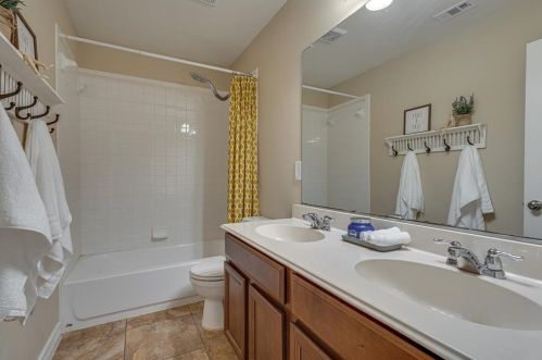 4020 Lone Star Ln, Denton TX  76210-3499 exterior