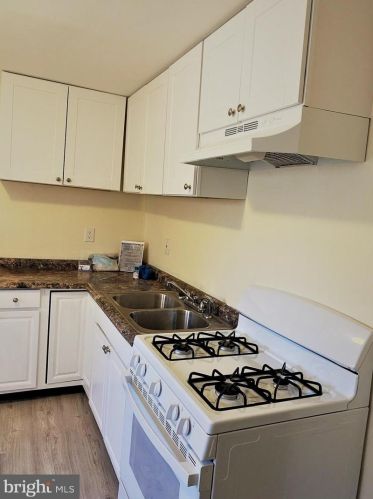 468 Stuyvesant Ave, Trenton NJ  08618-4103 exterior