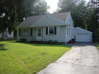 33 Seacliffe Rd, Rochester, NY 14622-1420
