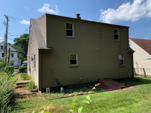 32 Logan St, New Britain, CT 06051-3434