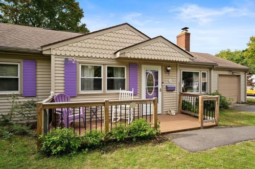 1 Chambly Ave, Warwick, RI 02888-1803