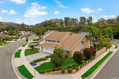 231 Quail Ln, Orange, CA 92869-3142