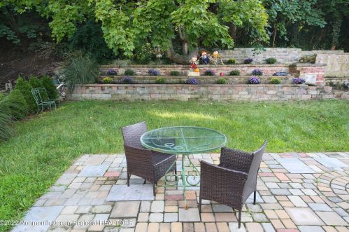 39 Shore Dr, Monmouth Hills NJ  07732-1027 exterior