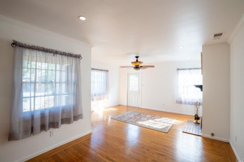 936 Georgia St, Santa Rosa, CA 95404-5106