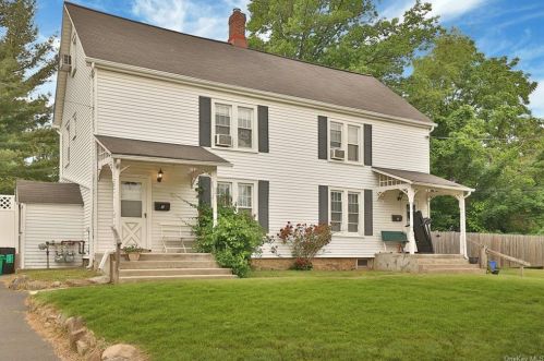 5 Bloom St, Garnerville, NY 10923-1403