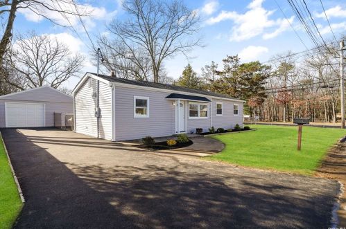 316 Hauser Ave, Holbrook, NY 11741-3410