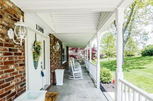 1398 Langport Dr, Pittsburgh, PA 15241-3605