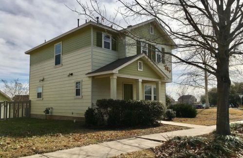 1059 Powell St, Uhland, TX 78640-6062
