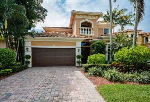 8090 Valhalla Dr, Delray Beach FL  33446-9513 exterior