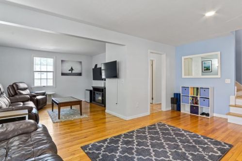 52 Canfield Ave, Warwick RI  02889-8802 exterior