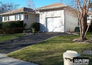 452 Bunker Dr, Rockville Centre, NY 11572-5604