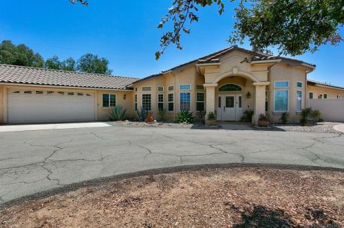 3029 Victoria Dr, Alpine, CA 91901-3676