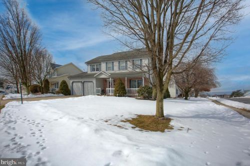 6550 Baywood Dr, Harrisburg, PA 17111-6894