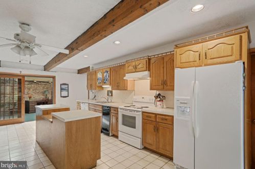 207 Thomas Ave, Riverton NJ 08077-1039 exterior