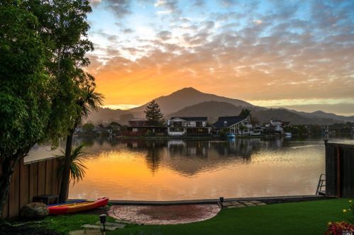 305 Riviera Cir, Larkspur, CA 94939-1508