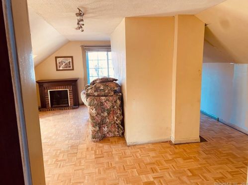 30 Blackman Pl, Bridgeport CT 06604-2424 exterior