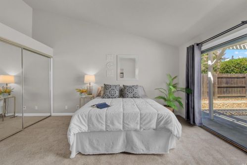 537 Stanford St, Vacaville CA  95687-4609 exterior