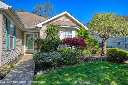 27 Valley Stream Ln, Lakewood NJ  08701-5746 exterior