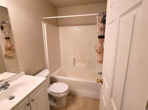 14 Ellie Dr, Santa Rosa CA  95403-1111 exterior