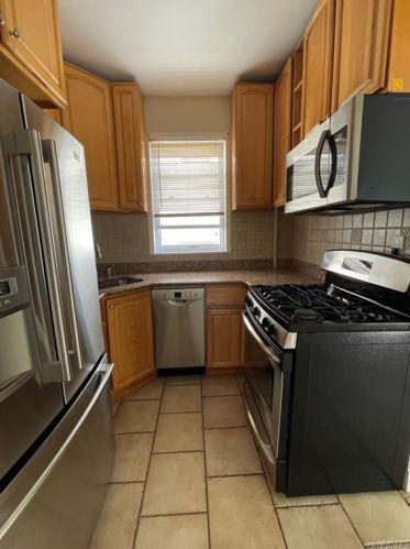 2972 Lawton Ave, Bronx, NY 10465-3430