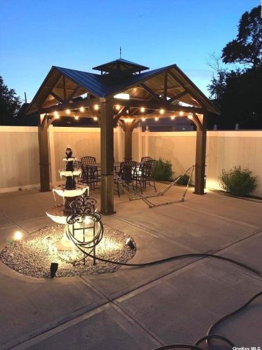 29 Jamaica Ave, Wheatley Heights NY  11798-3027 exterior