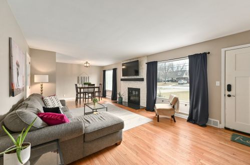 416 Dean Rd, Milwaukee WI  53217-2707 exterior