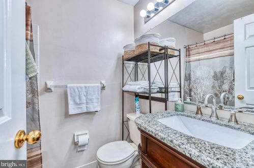 558 Cedar Holw Dr, Yardley PA exterior