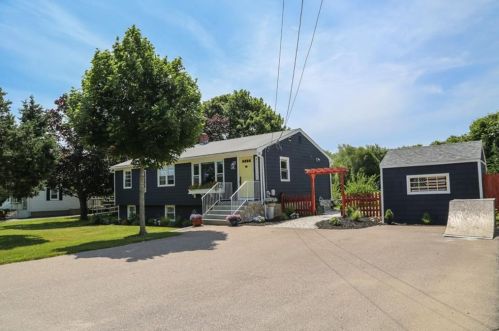 19 President Dr, South Kingstown, RI 02882-3012