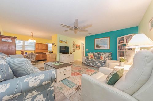81 Crooked Tree Ln, Vero Beach, FL 32962-3028