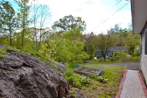24 Kanungum Trl, Huntington, CT 06484-4958