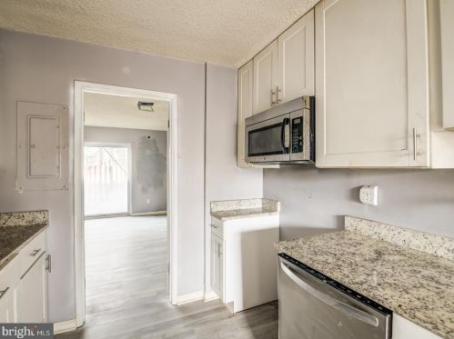 2238 Southgate Sq, Herndon VA  20191-1229 exterior