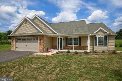 213 Abbey Ln, Beartown, PA 17555-9394