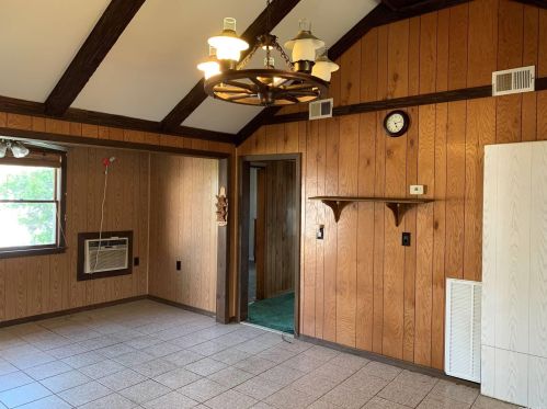 751 7th St, North Lindenhurst NY  11757-5511 exterior