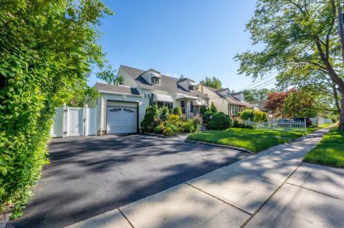 334 6th Ave, Roselle, NJ 07203-2142