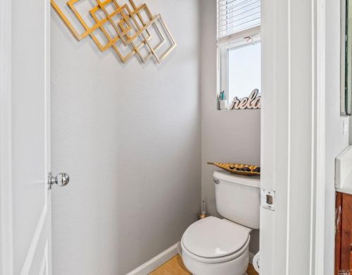 1060 Amber Ridge Ln, Vacaville CA  95687-5828 exterior