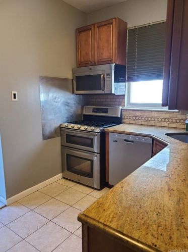 2879 Dill Pl, Bronx NY  10465-2419 exterior