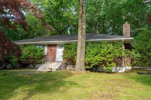 4 Hillside Ter, Airmont NY  10901-2105 exterior