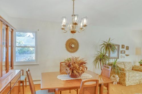 538 5 St, Elwood NY  11731-2105 exterior
