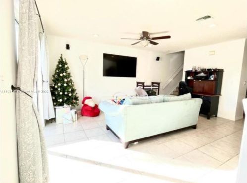 5338 126th Ave, Hollywood, FL 33027-5470