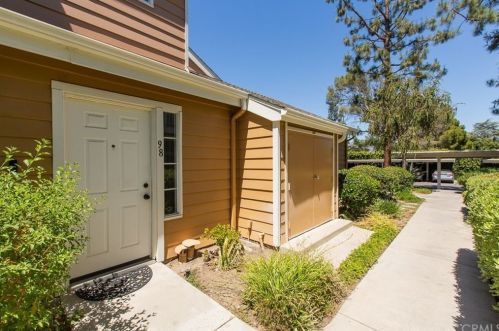 6616 Clybourn Ave, North Hollywood, CA 91606-5291