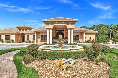 7831 Via Grande, Boynton Beach FL  33437-7518 exterior