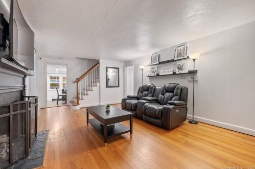 64 Turnbull Rd, Manchester CT  06042-2833 exterior