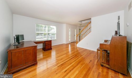 16 Mandl St, Trenton, NJ 08619-3604